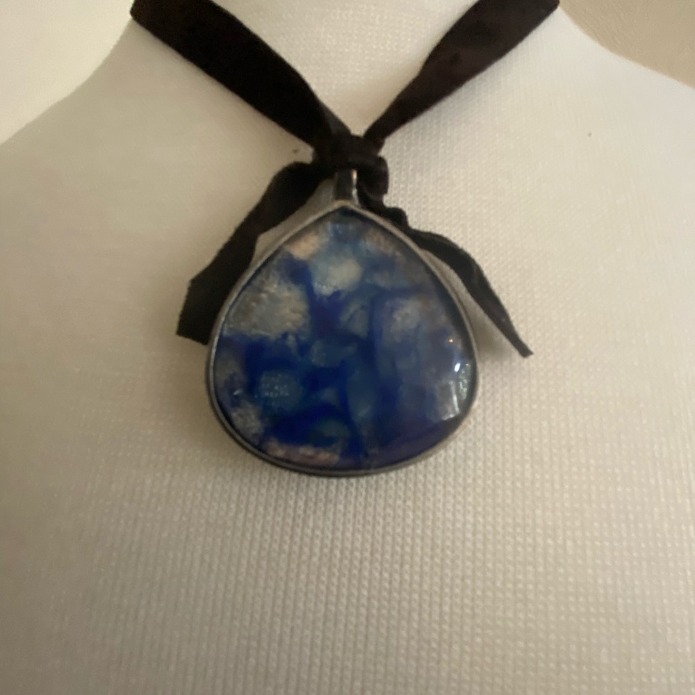 Kenneth Cole necklace. - Picture 6 of 6